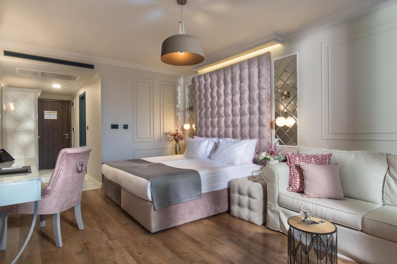 Deluxe Double Room with Balcony and Side Sea View - Free Parking and SPA Access